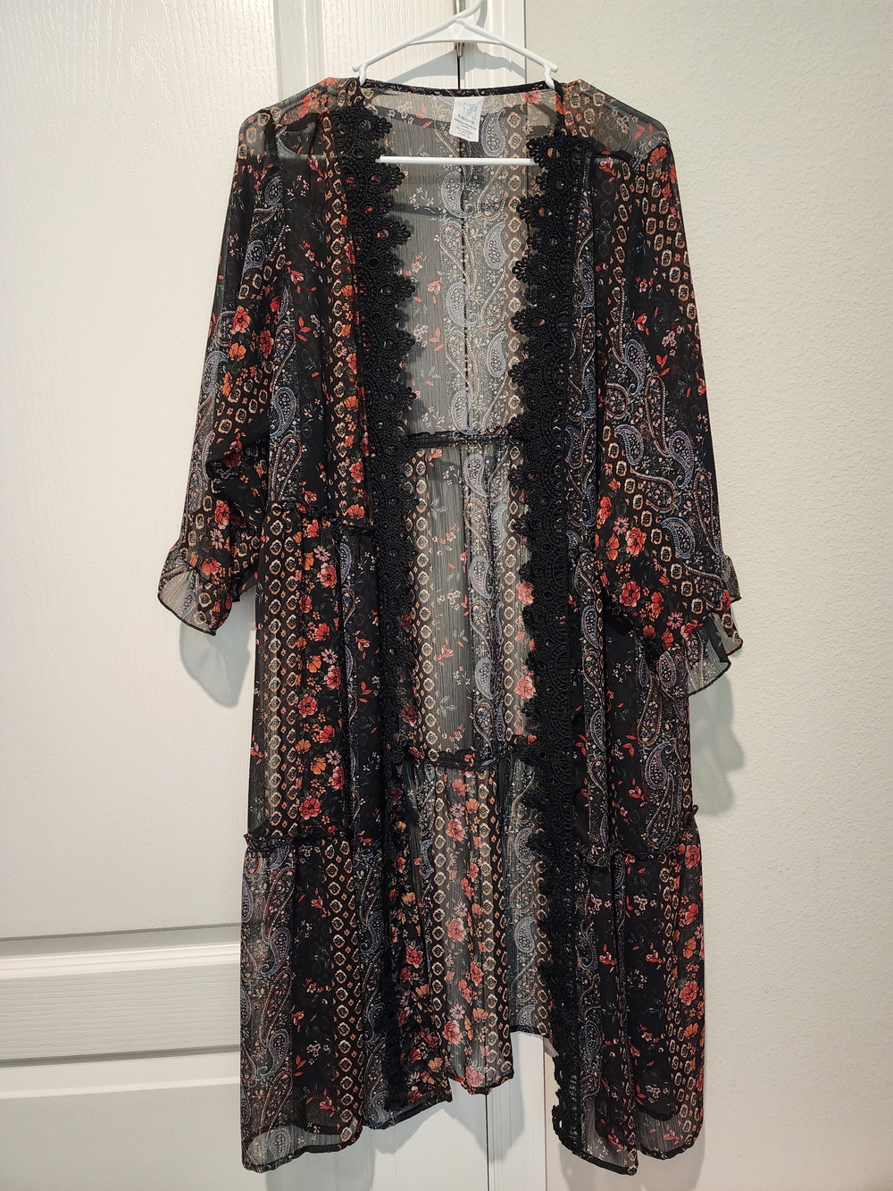 Time and Tru Black Sheer Floral Paisley Long Sleeve Kimono
